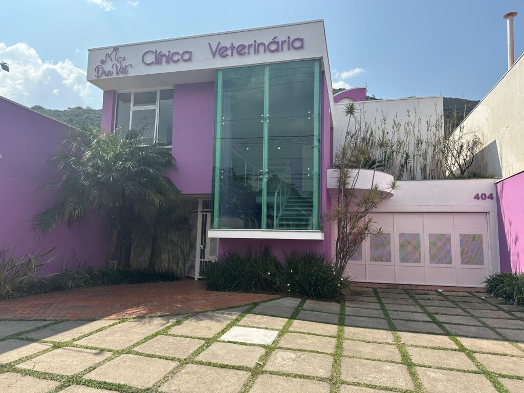 Fachada da Clínica Veterinária Dra. Vet - Unidade Champagnat em Poços de Caldas